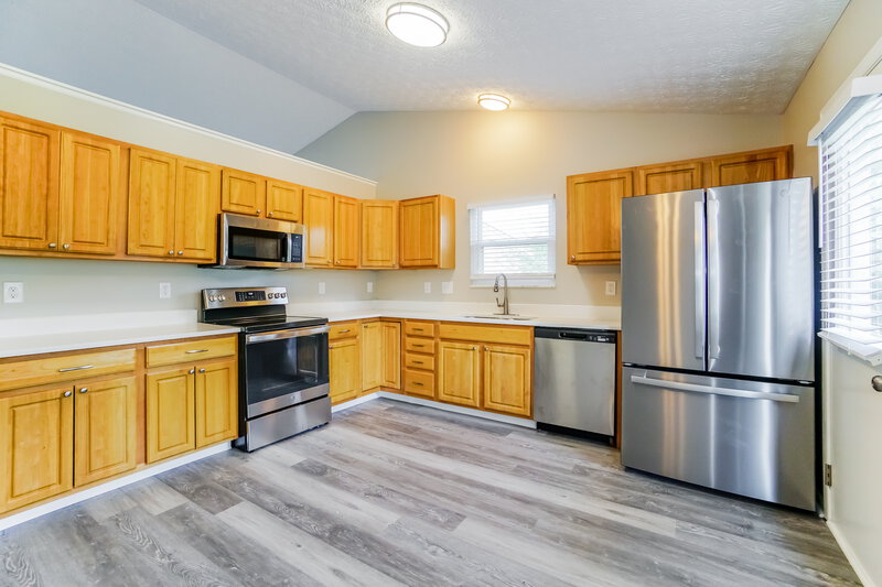 2,070/Mo, 1957 Berwick Court Delaware, OH 43015 Kitchen View 2