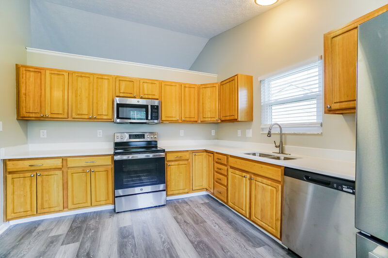 2,070/Mo, 1957 Berwick Court Delaware, OH 43015 Kitchen View 3