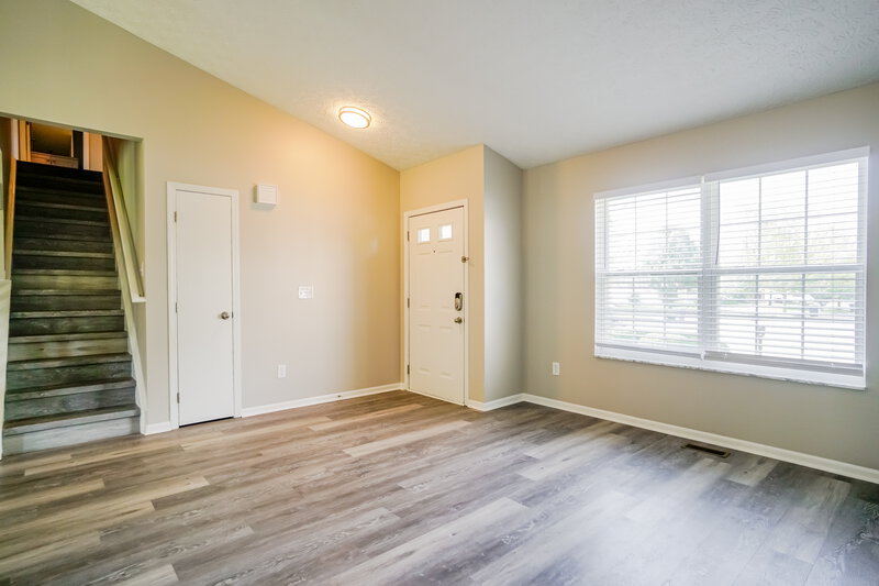 2,070/Mo, 1957 Berwick Court Delaware, OH 43015 Family Room View