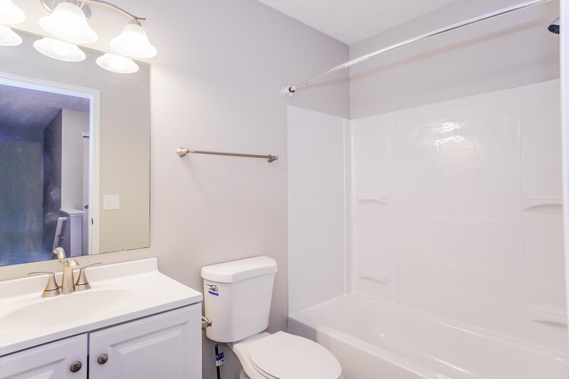 2,070/Mo, 1957 Berwick Court Delaware, OH 43015 Bathroom View
