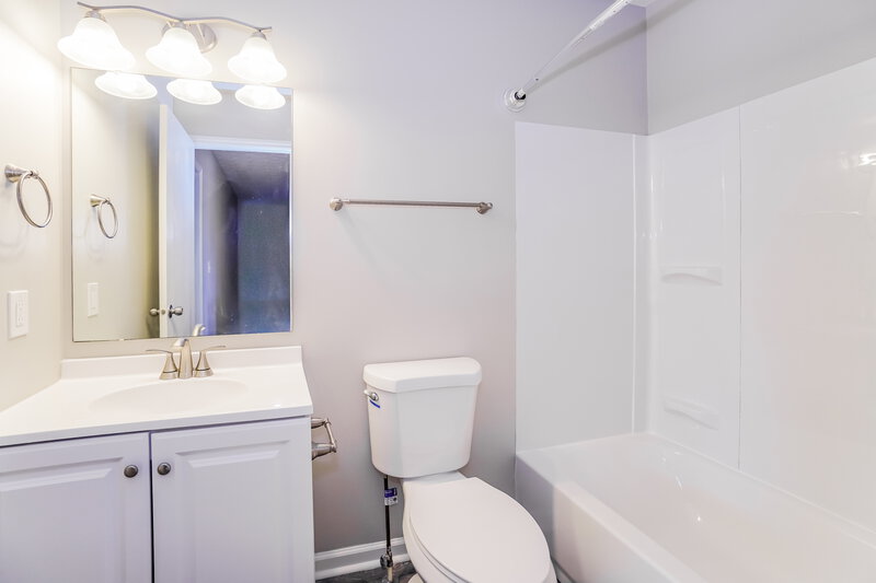 2,070/Mo, 1957 Berwick Court Delaware, OH 43015 Bathroom View 2