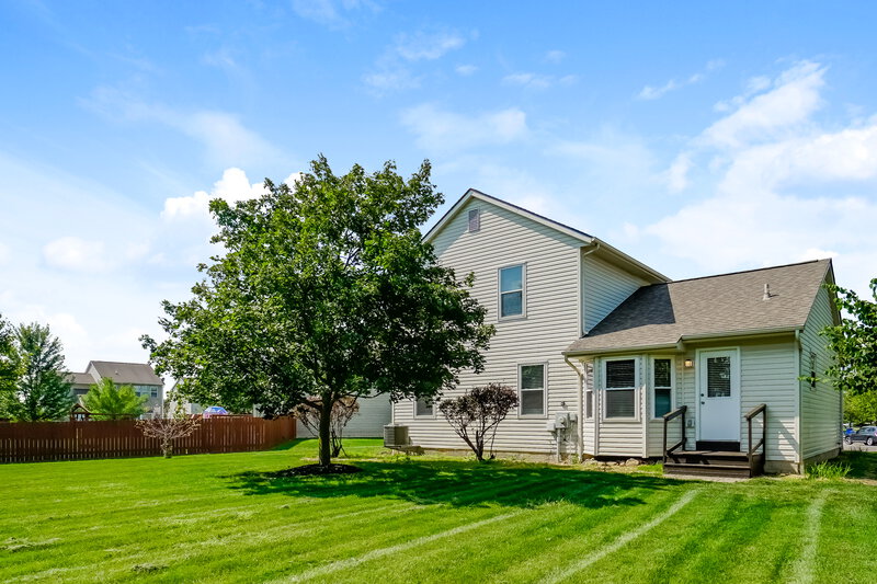 2,070/Mo, 1957 Berwick Court Delaware, OH 43015 Rear View