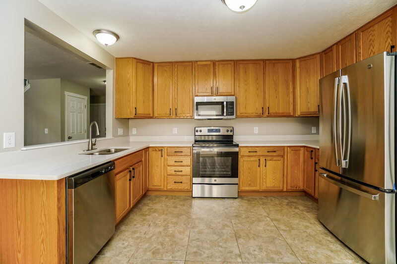 2,495/Mo, 6807 Willow Bloom Drive Canal Winchester, OH 43110 Kitchen View