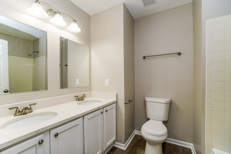 2,495/Mo, 6807 Willow Bloom Drive Canal Winchester, OH 43110 Bathroom View
