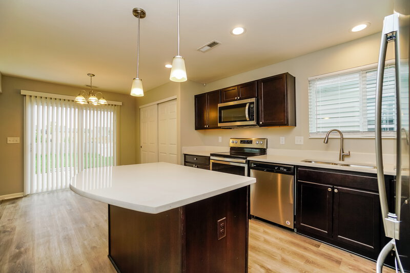2,255/Mo, 7428 Willow Leaf Dr Canal Winchester, OH 43110 Kitchen View 2