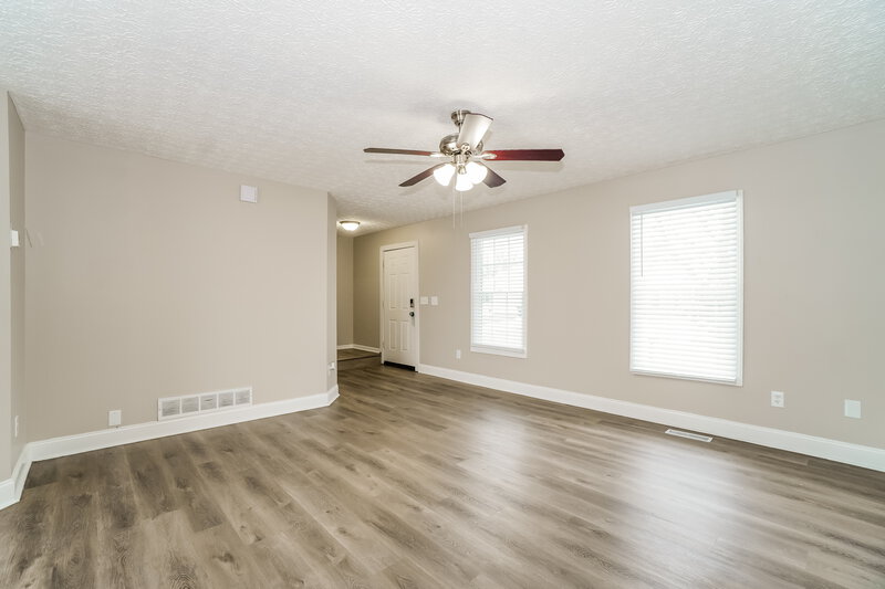 2,245/Mo, 2108 Juneau Way Grove City, OH 43123 Living Room View 2