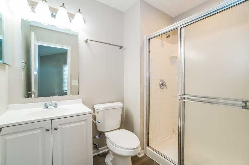 2,245/Mo, 2108 Juneau Way Grove City, OH 43123 Main Bathroom View