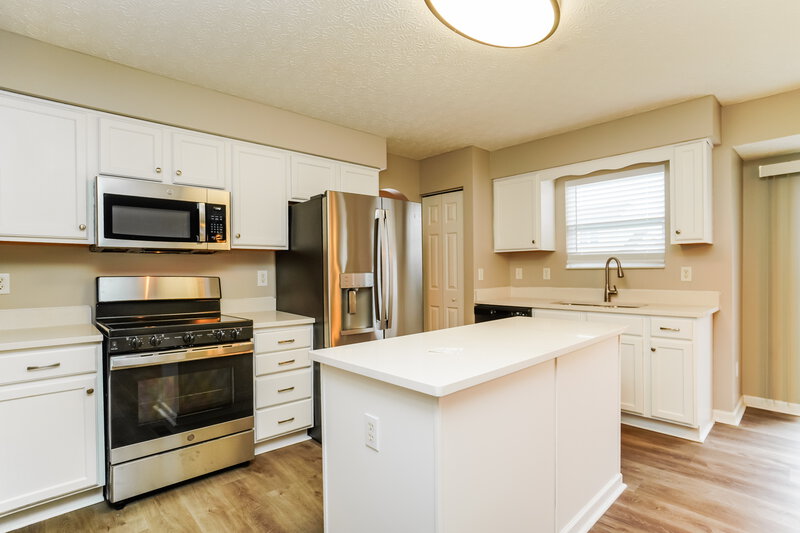 1,995/Mo, 7699 Rippingale St Blacklick, OH 43004 Kitchen View