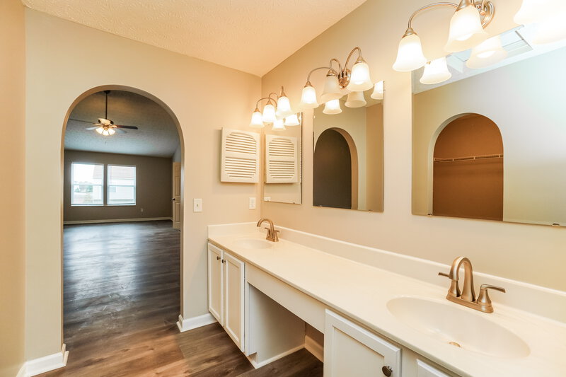 1,995/Mo, 7699 Rippingale St Blacklick, OH 43004 Main Bathroom View