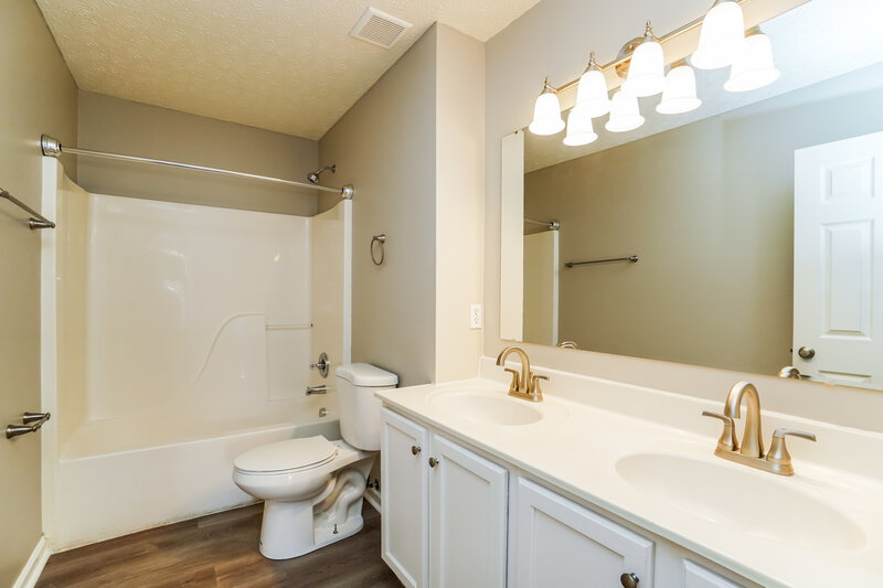 1,995/Mo, 7699 Rippingale St Blacklick, OH 43004 Bathroom View