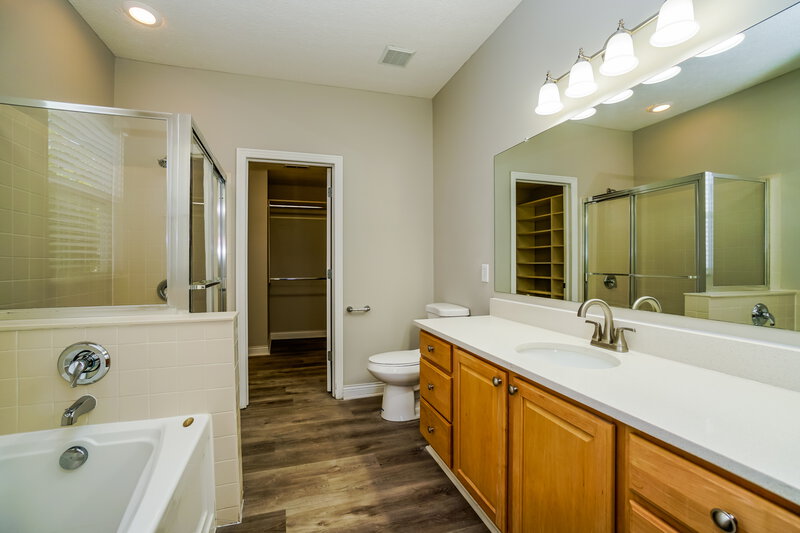 2,285/Mo, 7119 Upper Albany Dr New Albany, OH 43054 Main Bathroom View