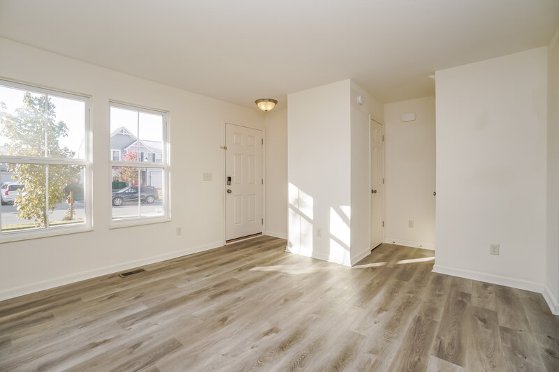 2,140/Mo, 7560 Maple Trunk Dr Canal Winchester, OH 43110 Living Room View