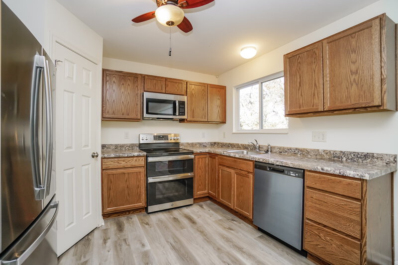 2,140/Mo, 7560 Maple Trunk Dr Canal Winchester, OH 43110 Kitchen View