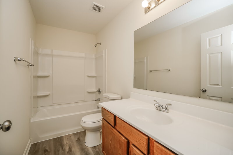 2,140/Mo, 7560 Maple Trunk Dr Canal Winchester, OH 43110 Bathroom View
