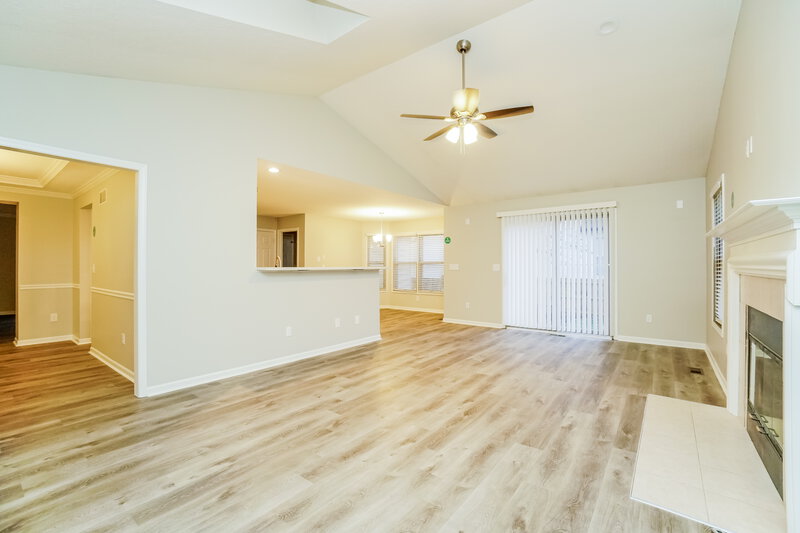 3,330/Mo, 156 Locust Curve Dr Delaware, OH 43015 Family Room View 2