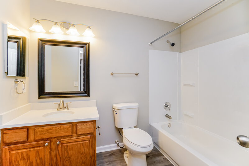 3,330/Mo, 156 Locust Curve Dr Delaware, OH 43015 Bathroom View