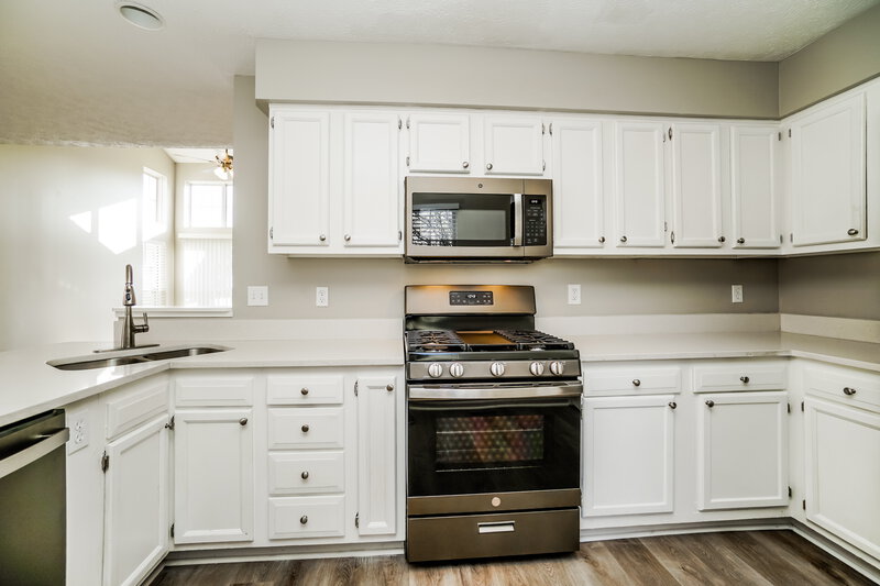 2,185/Mo, 2791 Beal Dr Columbus, OH 43232 Kitchen View 2