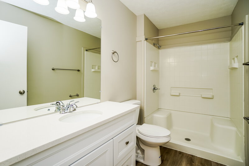 2,185/Mo, 2791 Beal Dr Columbus, OH 43232 Bathroom View