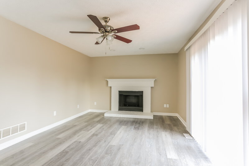 2,680/Mo, 8711 Firstgate Dr Reynoldsburg, OH 43068 Living Room View 2