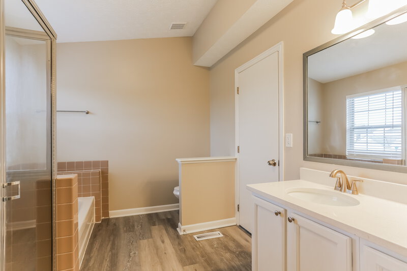 2,680/Mo, 8711 Firstgate Dr Reynoldsburg, OH 43068 Main Bathroom View
