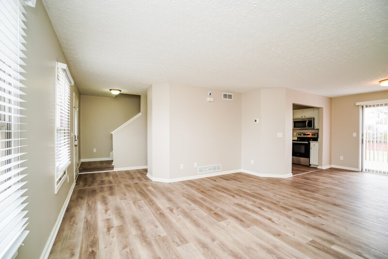2,030/Mo, 1235 Hudgins Ct Columbus, OH 43228 Living Room View 2