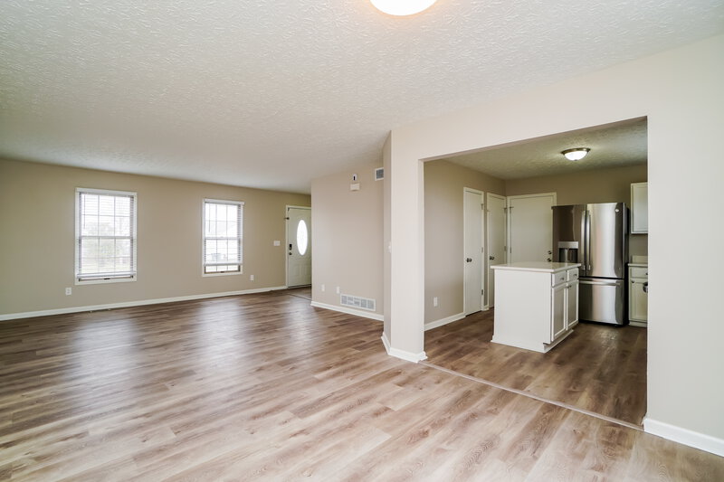 2,030/Mo, 1235 Hudgins Ct Columbus, OH 43228 Dining Room View 2