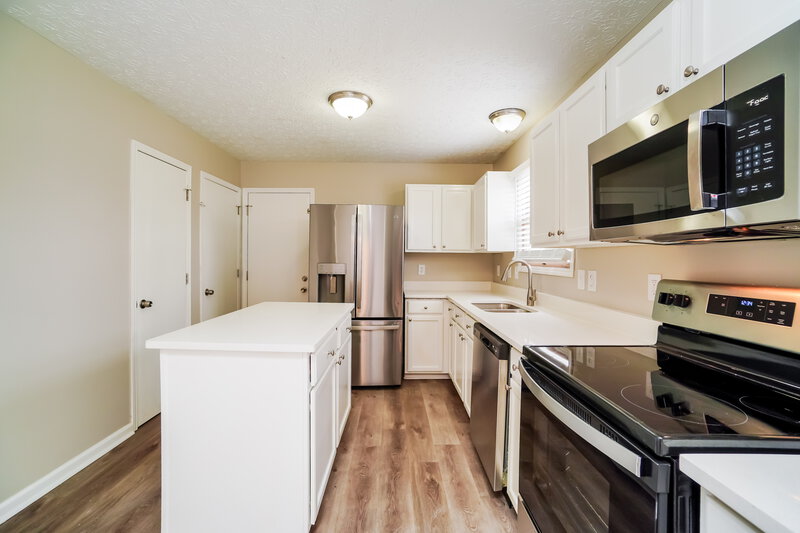 2,030/Mo, 1235 Hudgins Ct Columbus, OH 43228 Kitchen View