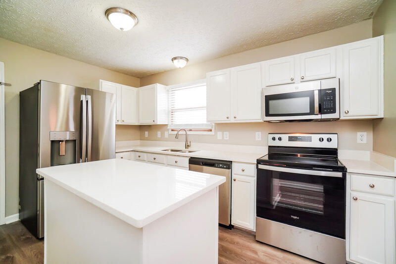 2,030/Mo, 1235 Hudgins Ct Columbus, OH 43228 Kitchen View 2