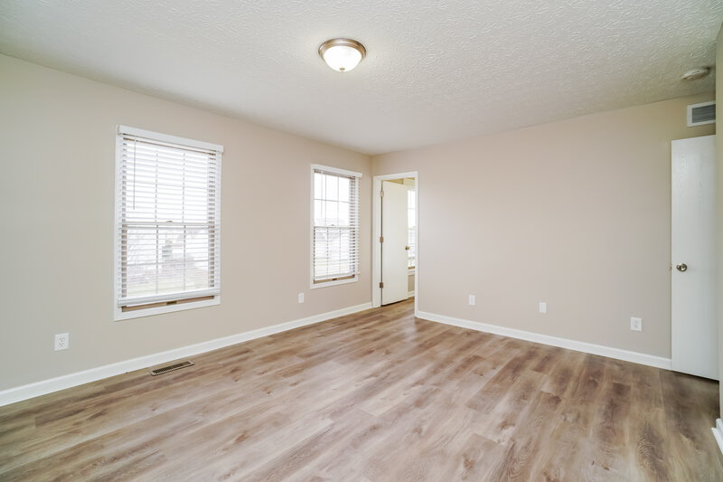 2,030/Mo, 1235 Hudgins Ct Columbus, OH 43228 Main Bedroom View 2