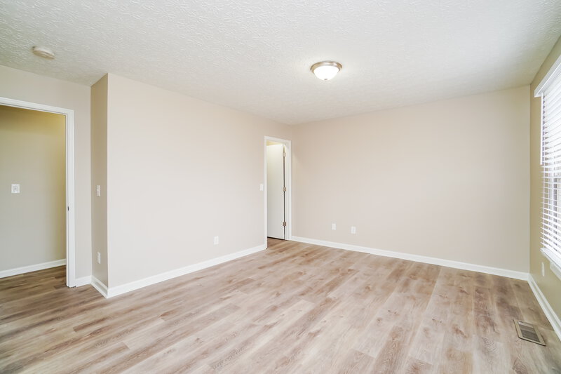 2,030/Mo, 1235 Hudgins Ct Columbus, OH 43228 Main Bedroom View 3