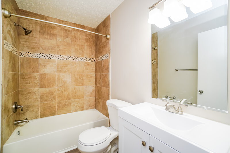 2,030/Mo, 1235 Hudgins Ct Columbus, OH 43228 Bathroom View