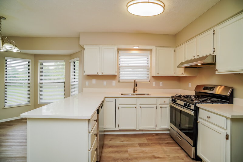 2,480/Mo, 3444 Trentshire Dr Canal Winchester, OH 43110 Kitchen View 2