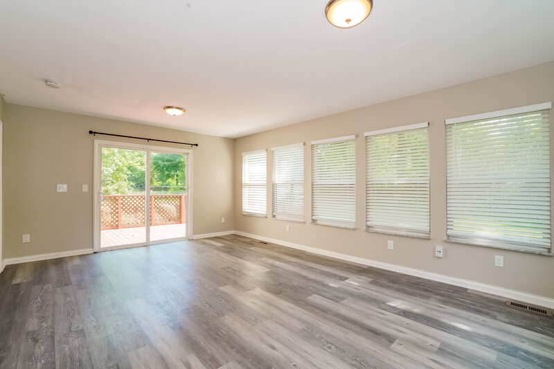 2,500/Mo, 1516 Manor Dr Columbus, OH 43232 Family Room View