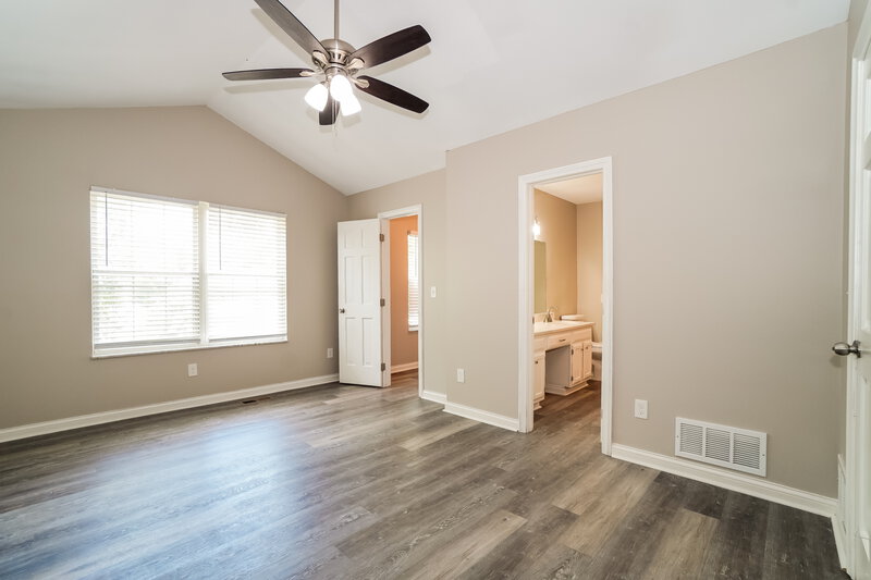 2,500/Mo, 1516 Manor Dr Columbus, OH 43232 Main Bedroom View