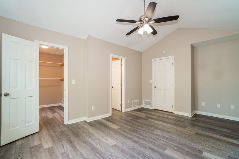 2,500/Mo, 1516 Manor Dr Columbus, OH 43232 Main Bedroom View 2