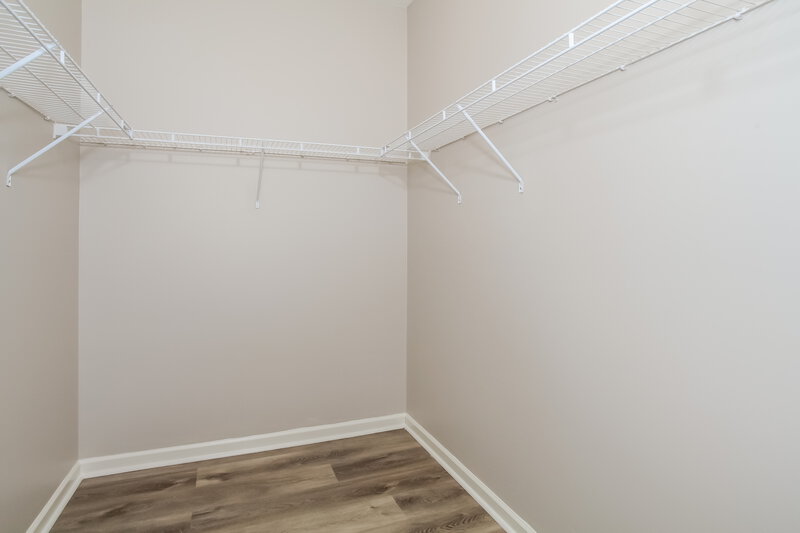 2,320/Mo, 3994 Redroyal Ave Columbus, OH 43230 Walk In Closet View