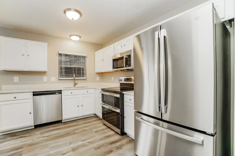 2,075/Mo, 5418 Wellcrest Ct Galloway, OH 43119 Kitchen View 2