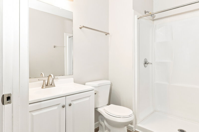 2,375/Mo, 1840 Brandigen Ln Columbus, OH 43228 Primary Bathroom View