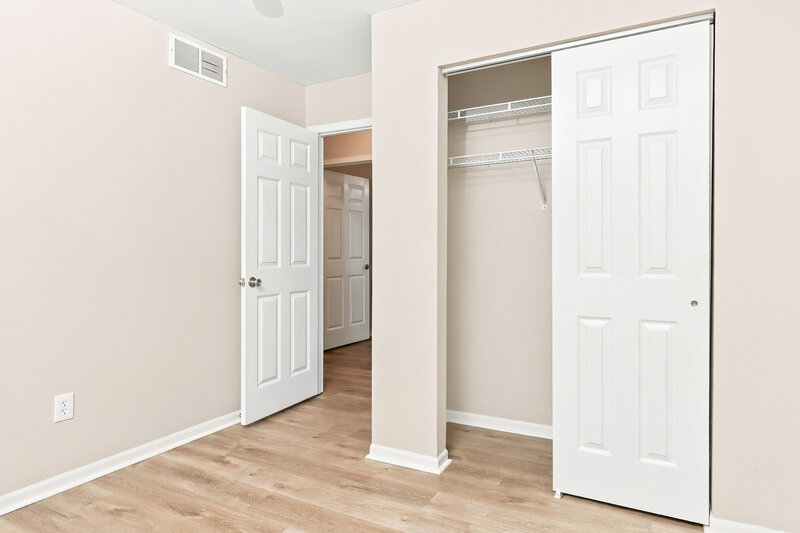 2,375/Mo, 1840 Brandigen Ln Columbus, OH 43228 Bedroom View 2