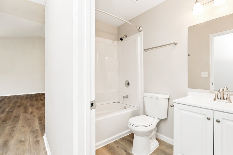 2,375/Mo, 1840 Brandigen Ln Columbus, OH 43228 Bathroom View