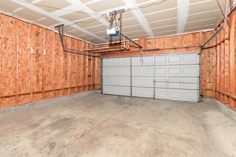 2,375/Mo, 1840 Brandigen Ln Columbus, OH 43228 Garage View