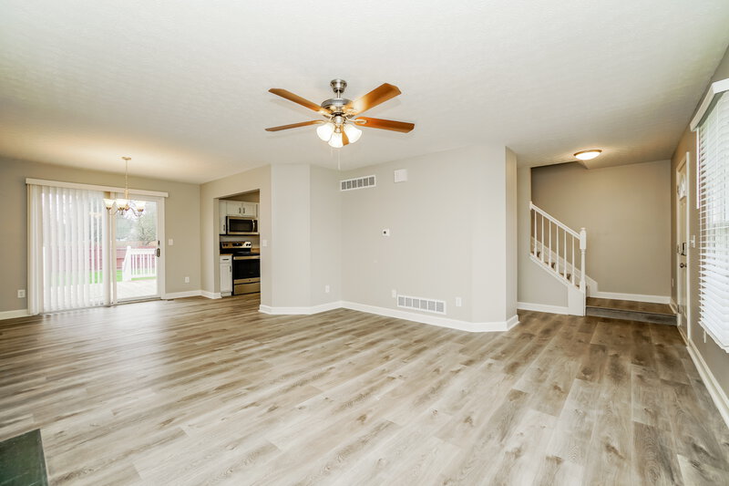 1,885/Mo, 5800 Chase Run Galloway, OH 43119 Living Room View 3