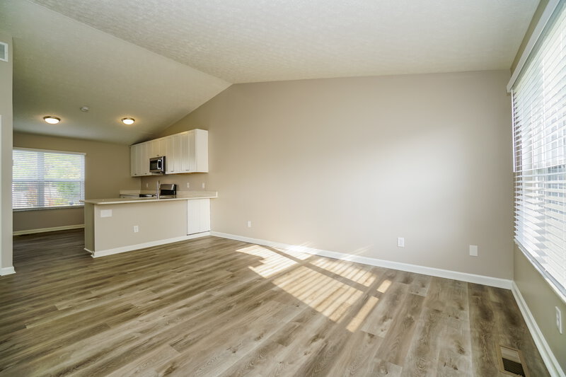 2,940/Mo, 2146 Kingsglen Dr Grove City, OH 43123 Living Room View 2