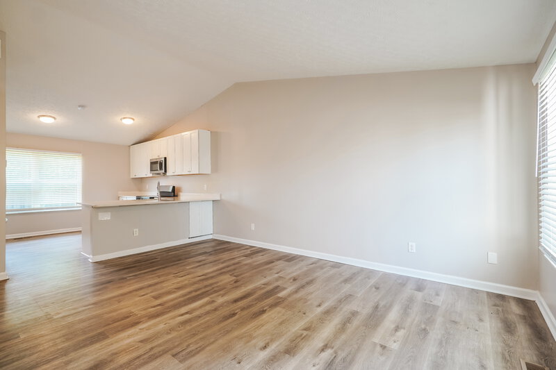2,160/Mo, 2146 Kingsglen Dr Grove City, OH 43123 Living Room View 2