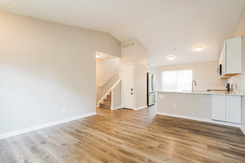2,160/Mo, 2146 Kingsglen Dr Grove City, OH 43123 Living Room View 3