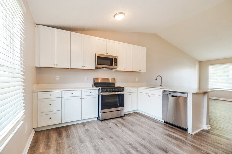 2,160/Mo, 2146 Kingsglen Dr Grove City, OH 43123 Kitchen View 2