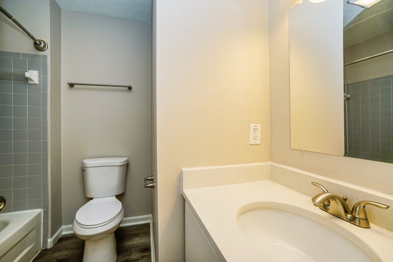 2,940/Mo, 2146 Kingsglen Dr Grove City, OH 43123 Bathroom View 2