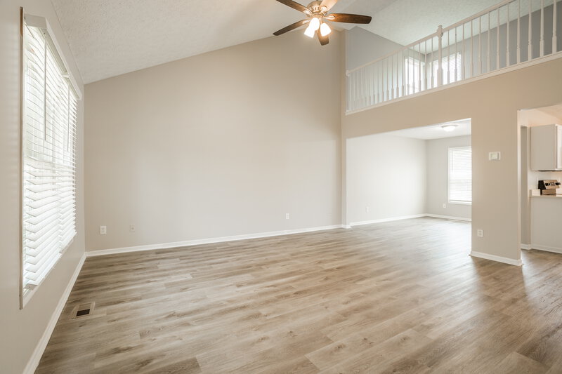 2,200/Mo, 3397 Brook Spring Dr Grove City, OH 43123 Living Room View 2