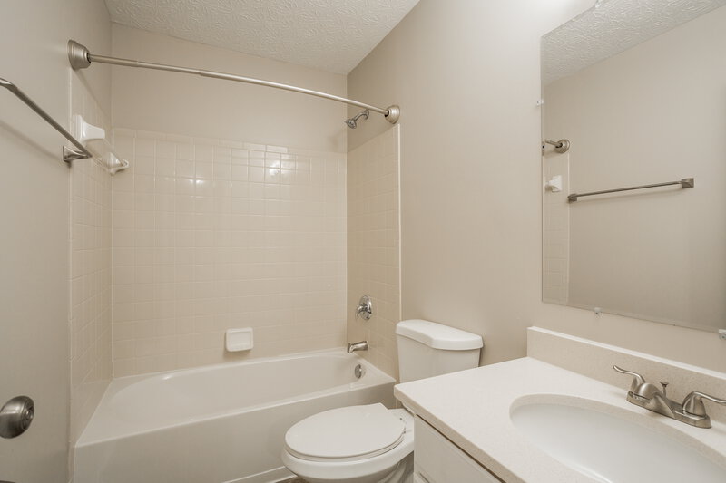 2,200/Mo, 3397 Brook Spring Dr Grove City, OH 43123 Bathroom View