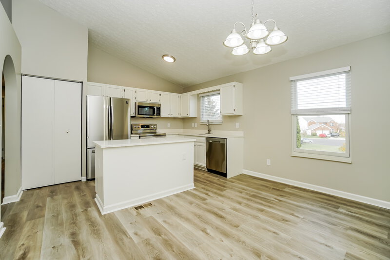 2,095/Mo, 20 W Fieldstone Etna, OH 43062 Dining Room View